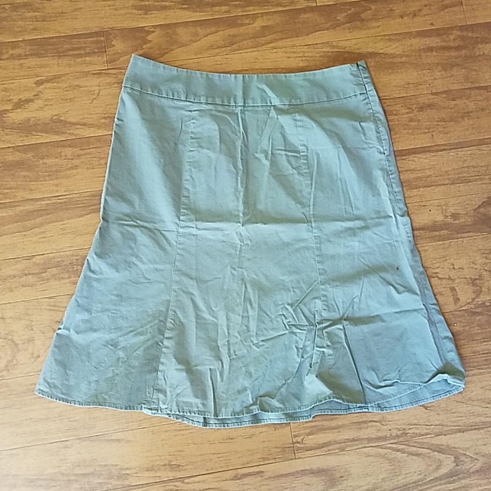 Green, gap skirt. High waisted and long. Zip side